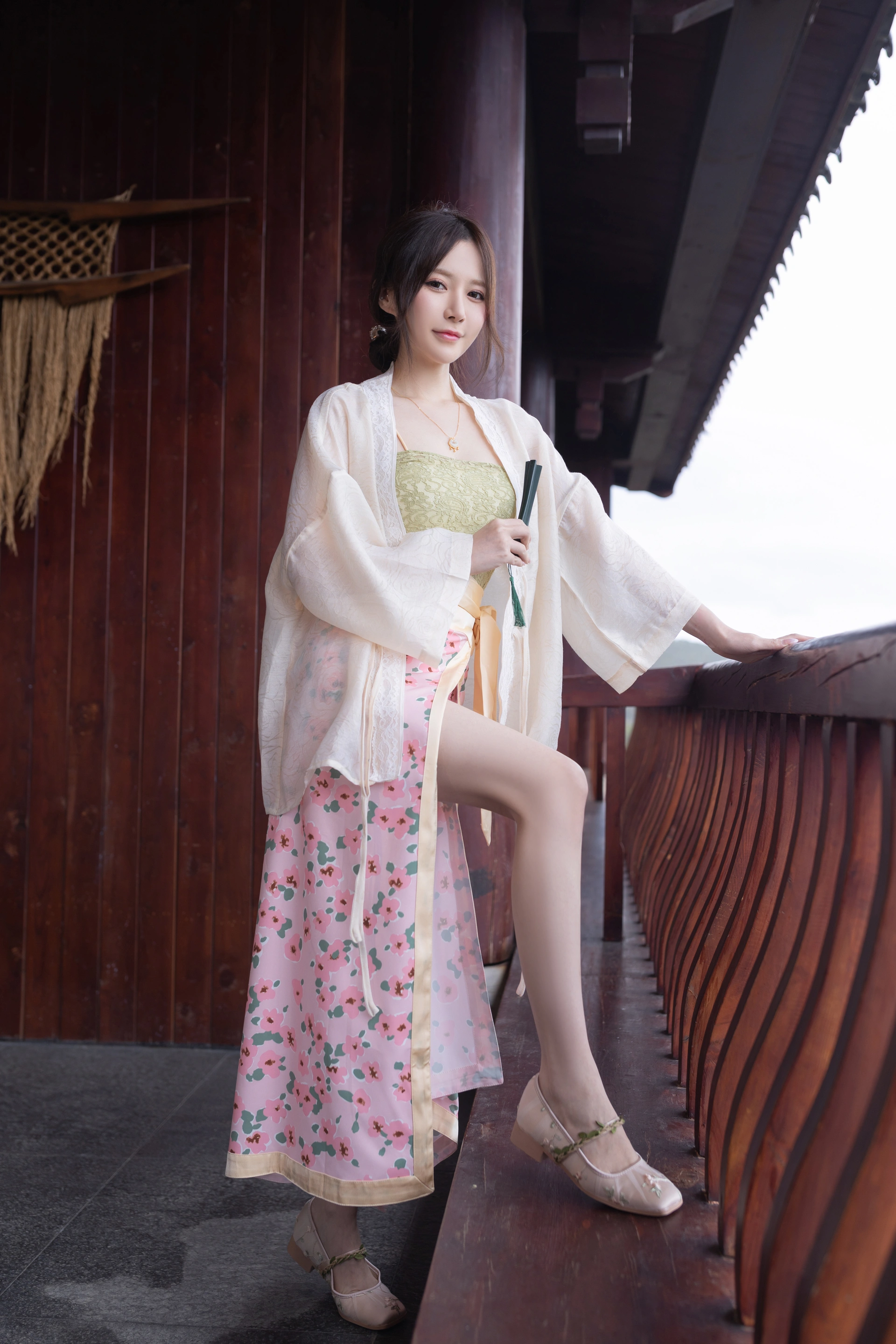 0001 秀人名模鱼子酱Fish内部私购超大尺度不上架写真 真空露乳 2